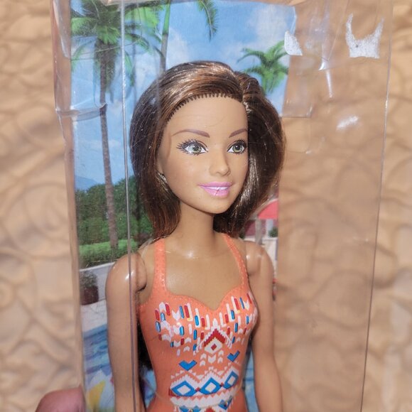Gift with Barbie Purchase! 2015 swimming Barbie - Picture 5 of 16